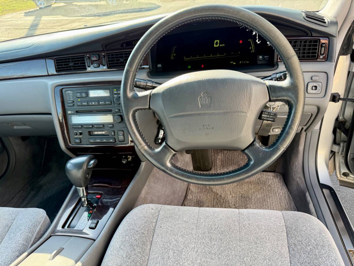 Toyota-crown-majesta-1995-silver-14