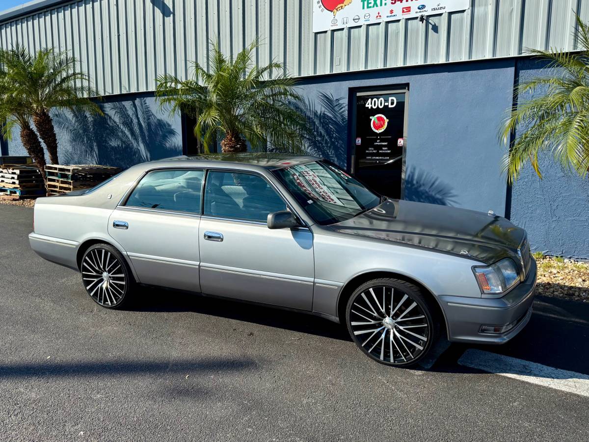 Toyota-crown-majesta-1995-silver-3