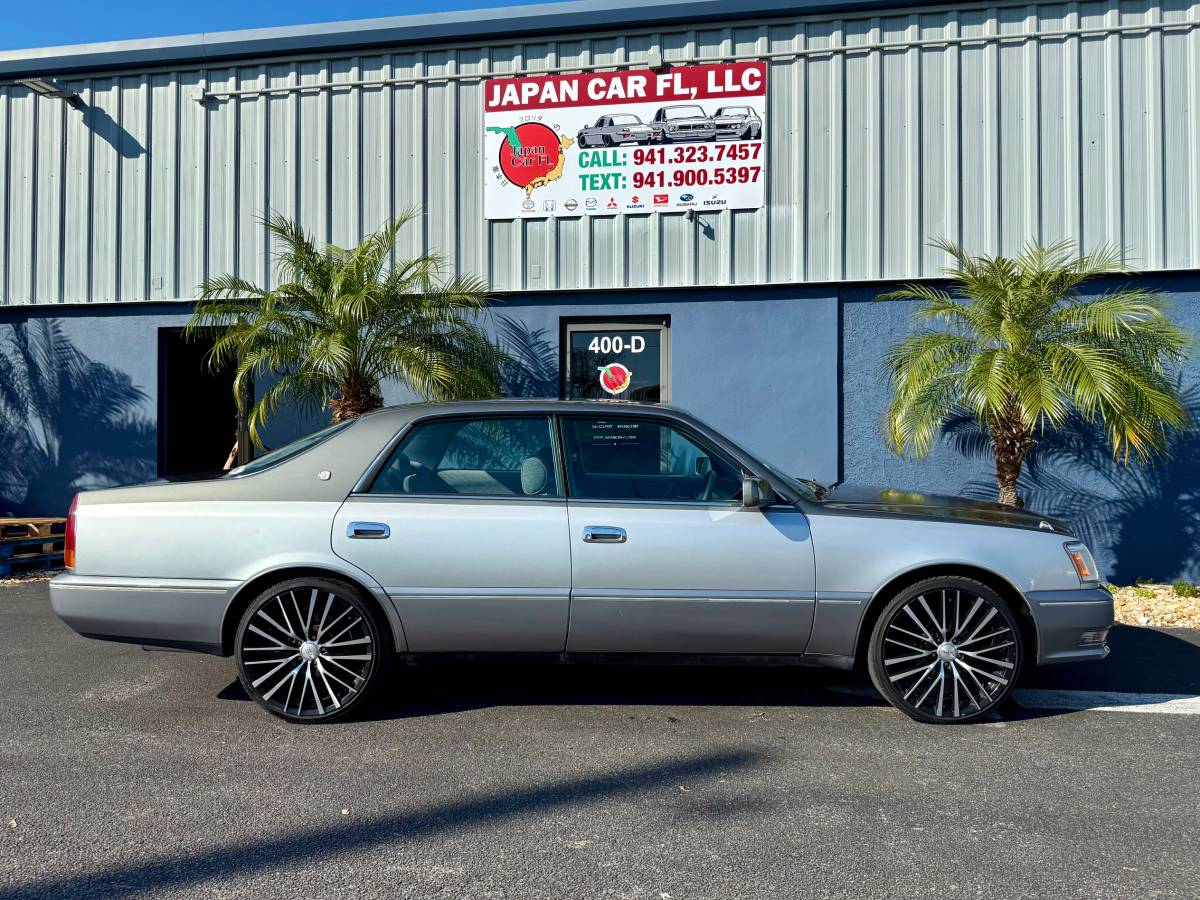 Toyota-crown-majesta-1995-silver-4