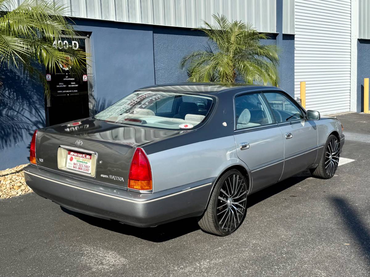 Toyota-crown-majesta-1995-silver-5