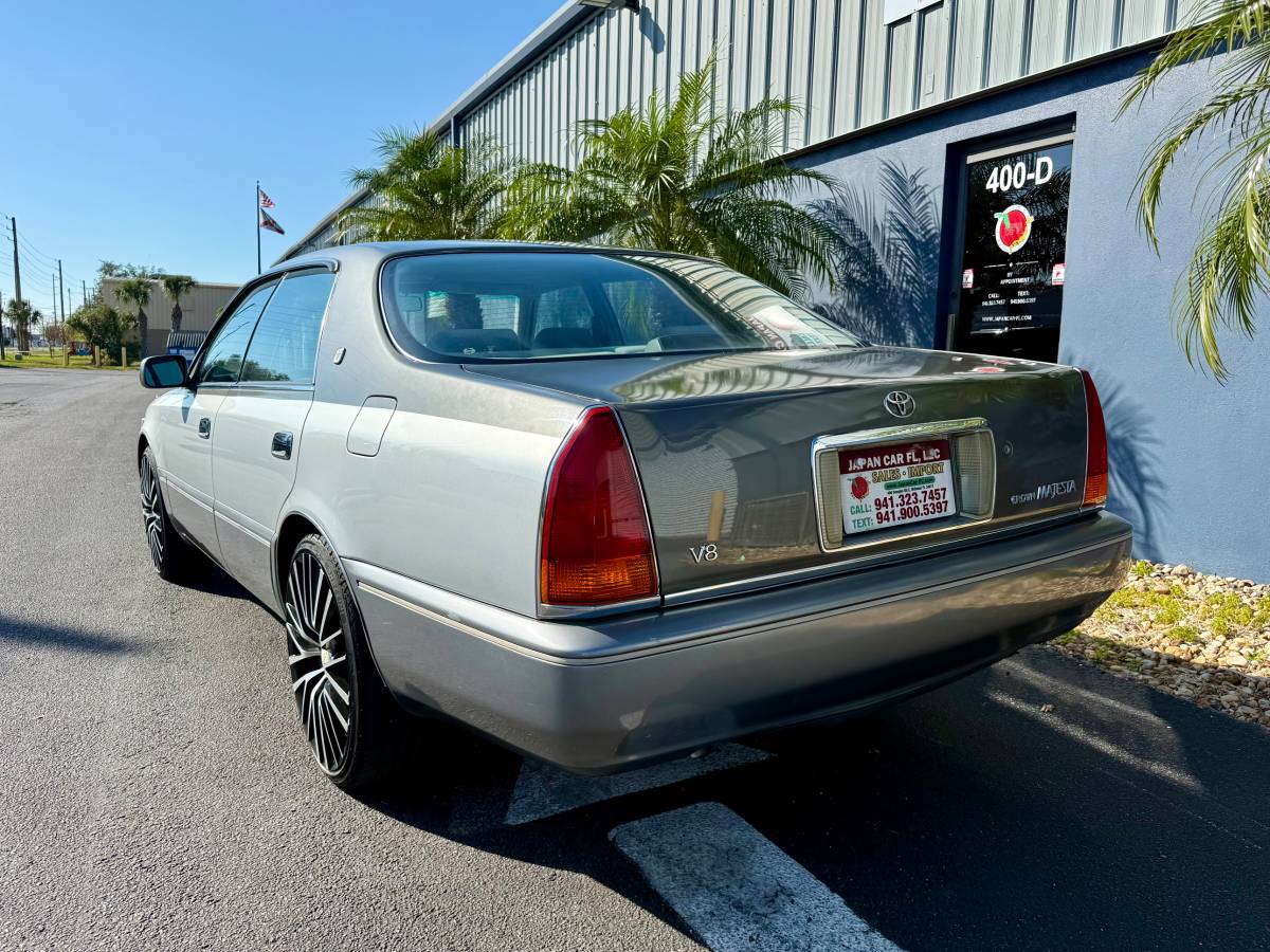 Toyota-crown-majesta-1995-silver-7