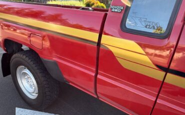 Toyota-deluxe-pickup-x-cab-4x4-1986-red-12