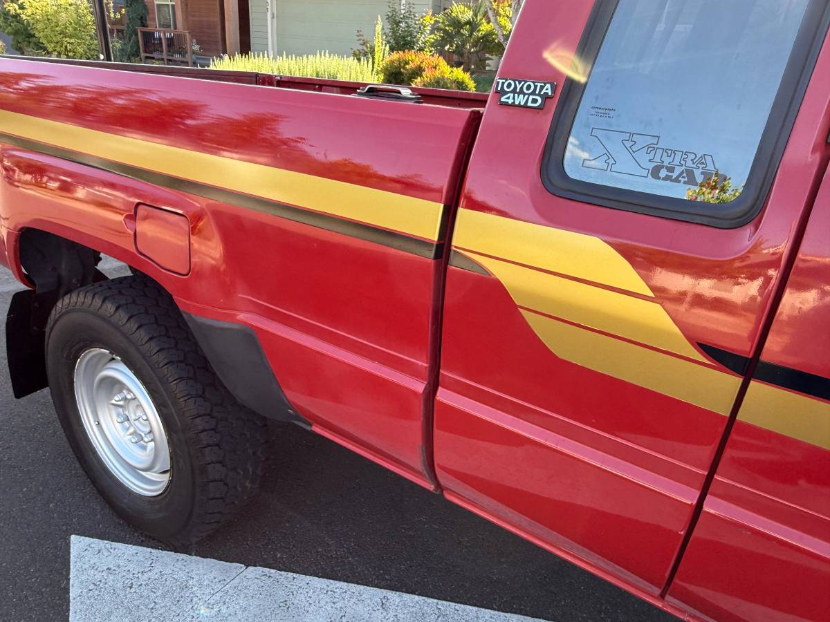 Toyota-deluxe-pickup-x-cab-4x4-1986-red-12