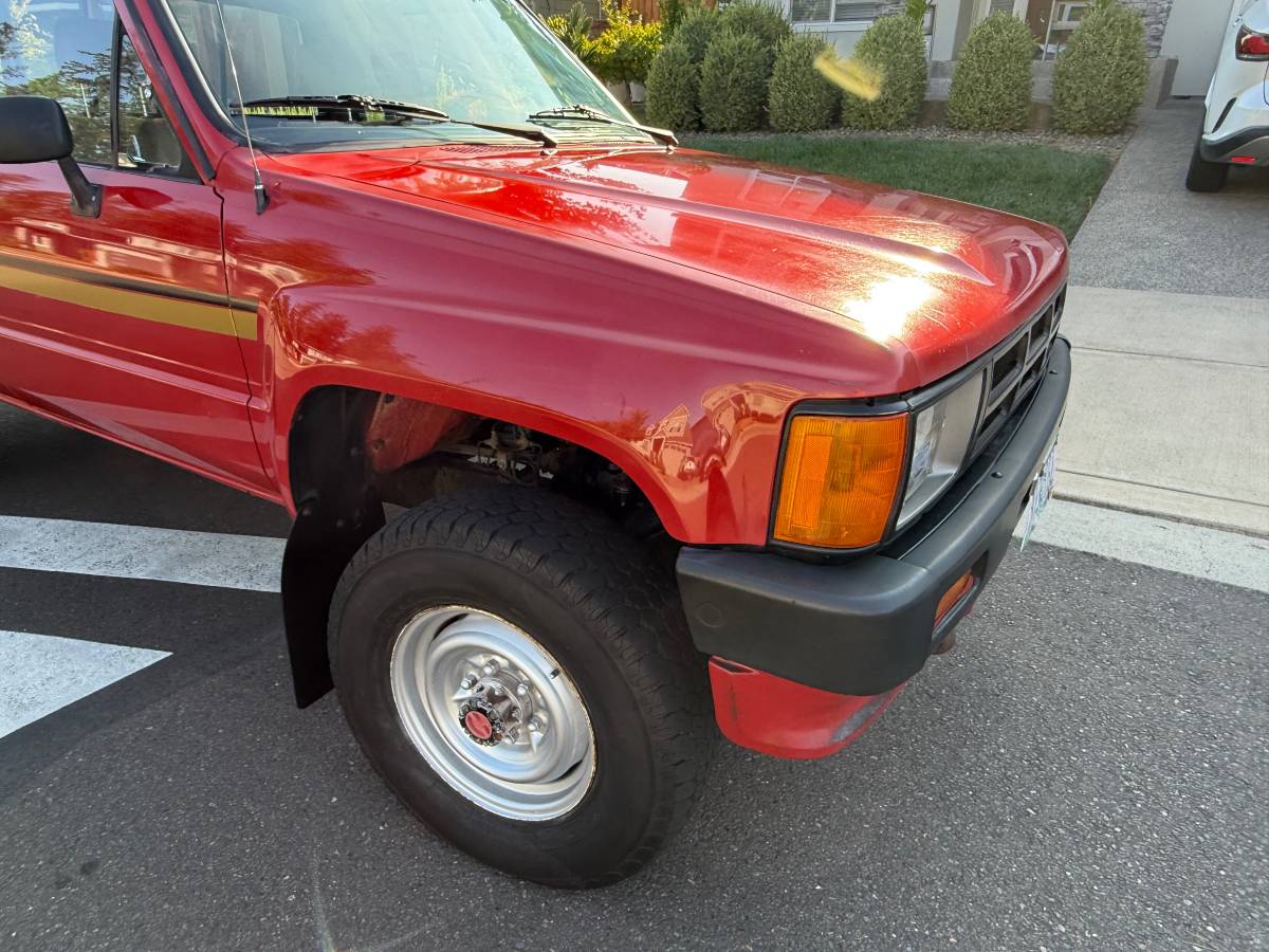 Toyota-deluxe-pickup-x-cab-4x4-1986-red-13