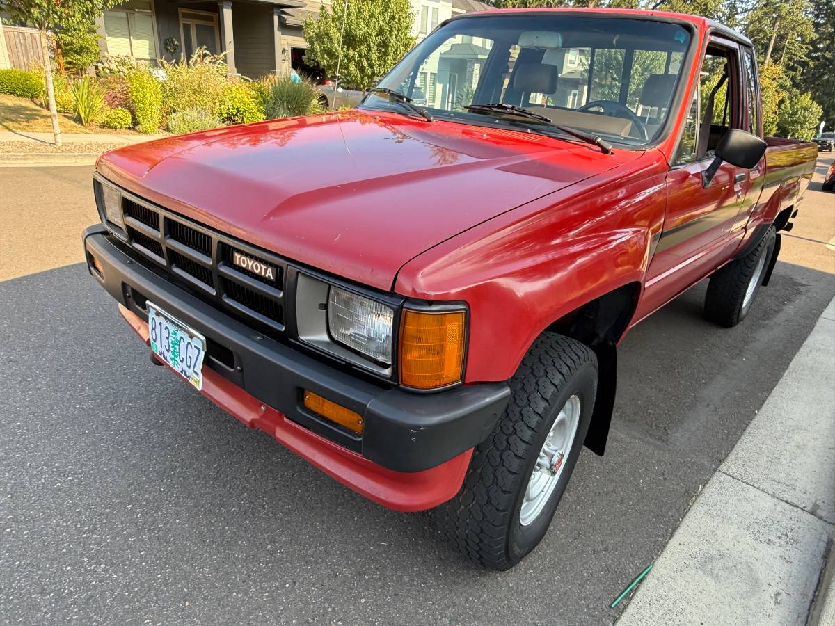 Toyota-deluxe-pickup-x-cab-4x4-1986-red-14