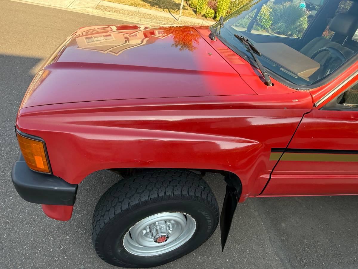 Toyota-deluxe-pickup-x-cab-4x4-1986-red-15
