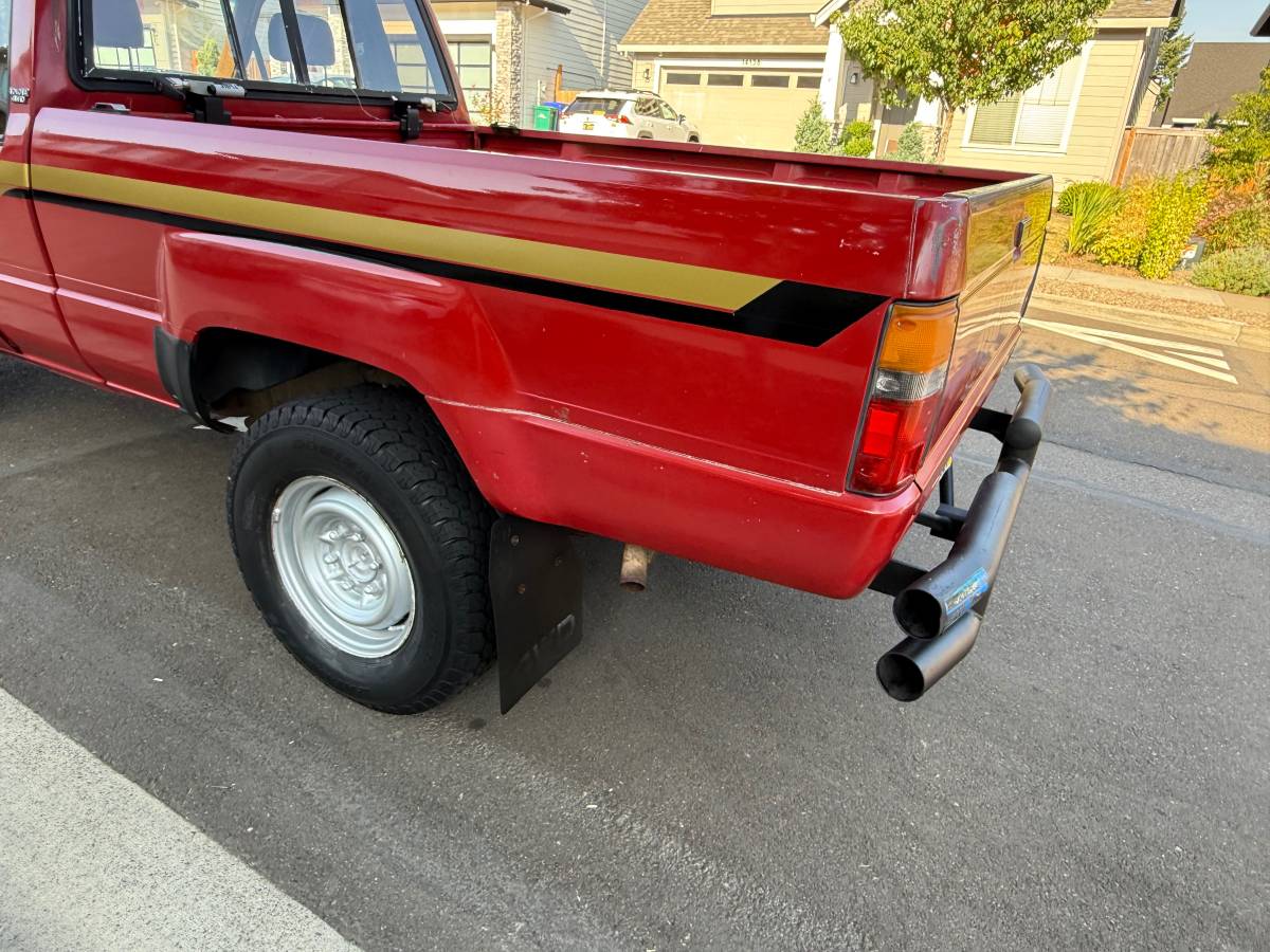 Toyota-deluxe-pickup-x-cab-4x4-1986-red-18