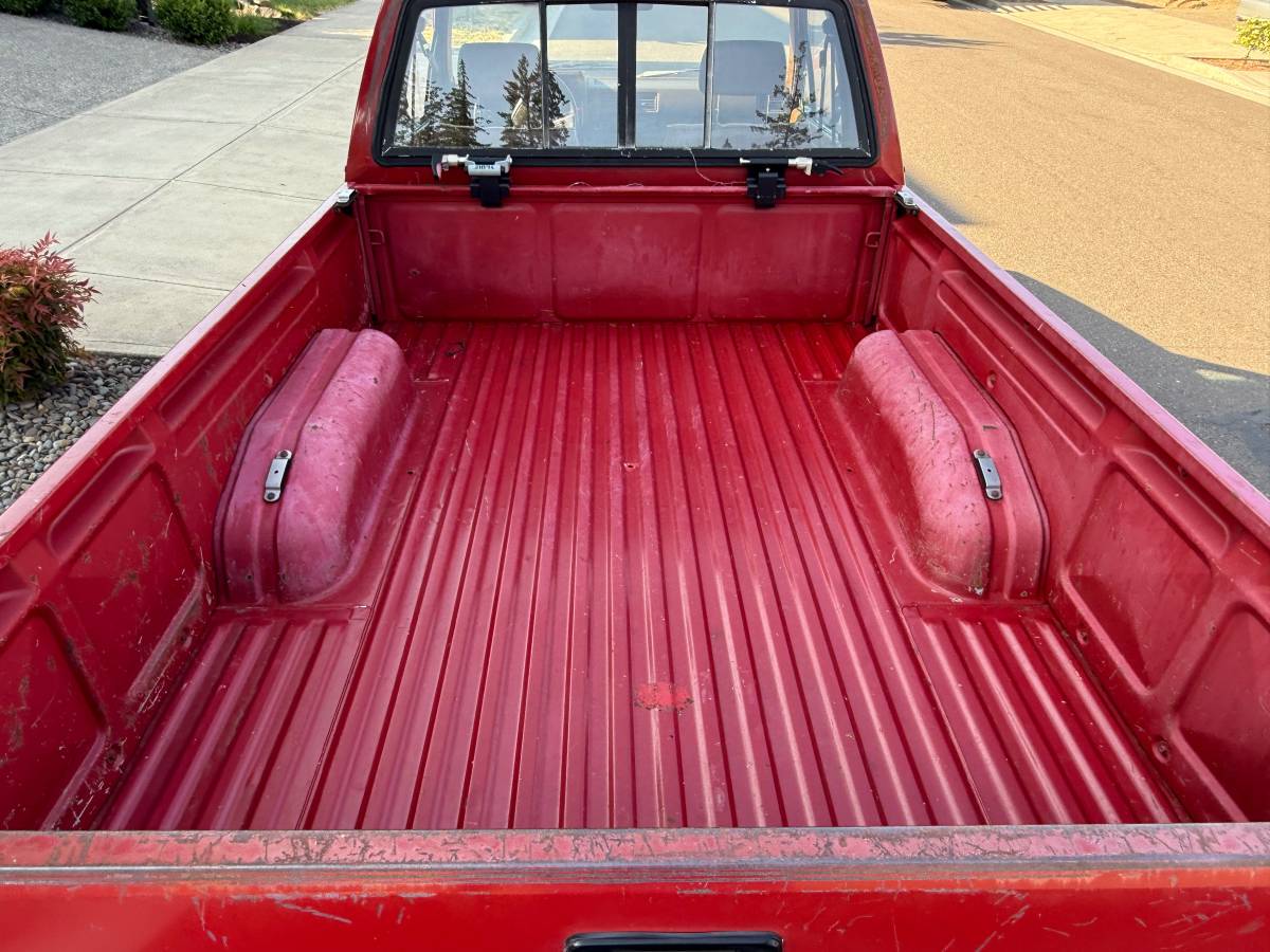 Toyota-deluxe-pickup-x-cab-4x4-1986-red-19