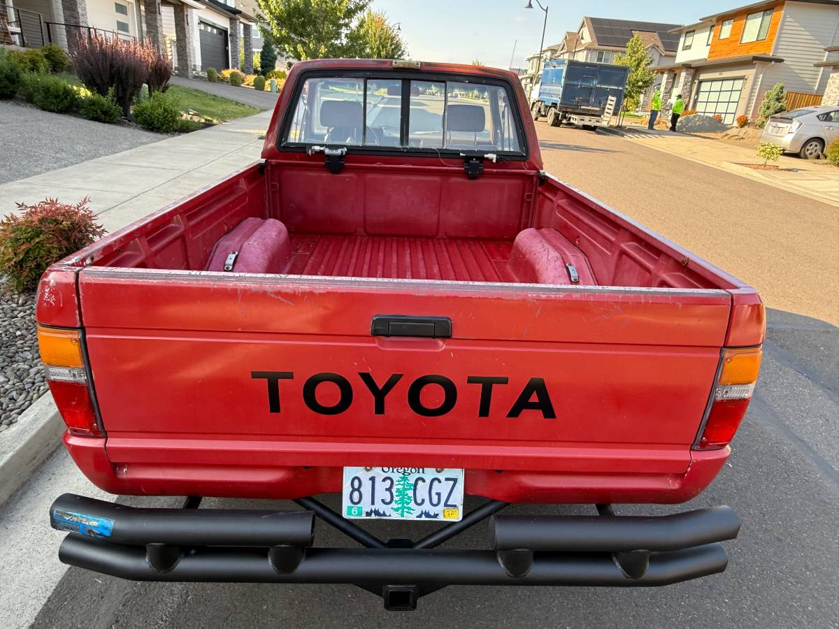 Toyota-deluxe-pickup-x-cab-4x4-1986-red-23