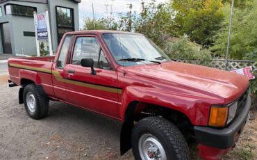 Toyota-deluxe-pickup-x-cab-4x4-1986-red-3