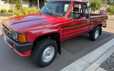 Toyota-deluxe-pickup-x-cab-4x4-1986-red