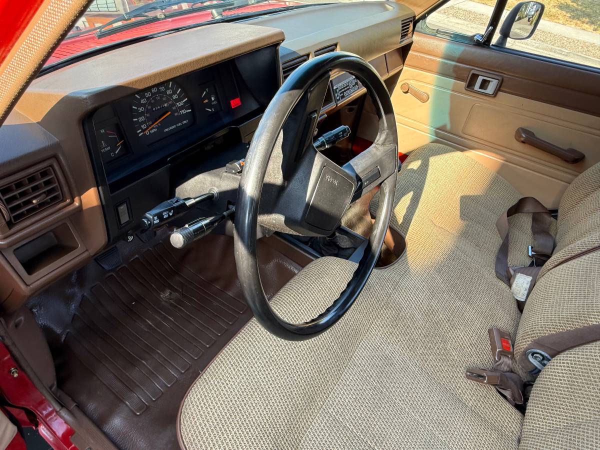Toyota-deluxe-pickup-x-cab-4x4-1986-red-5