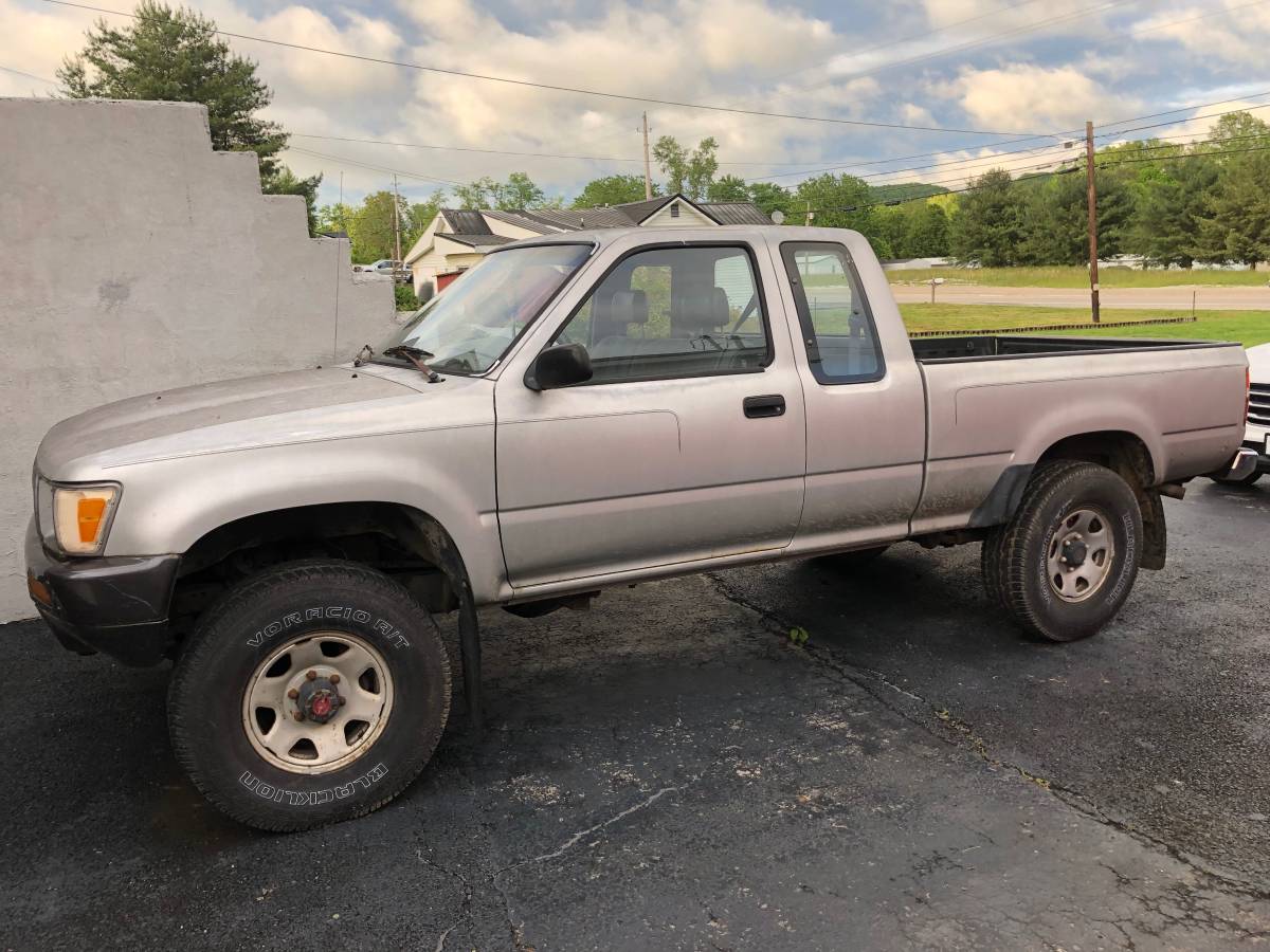 Toyota-dlx-4x4-1989-16