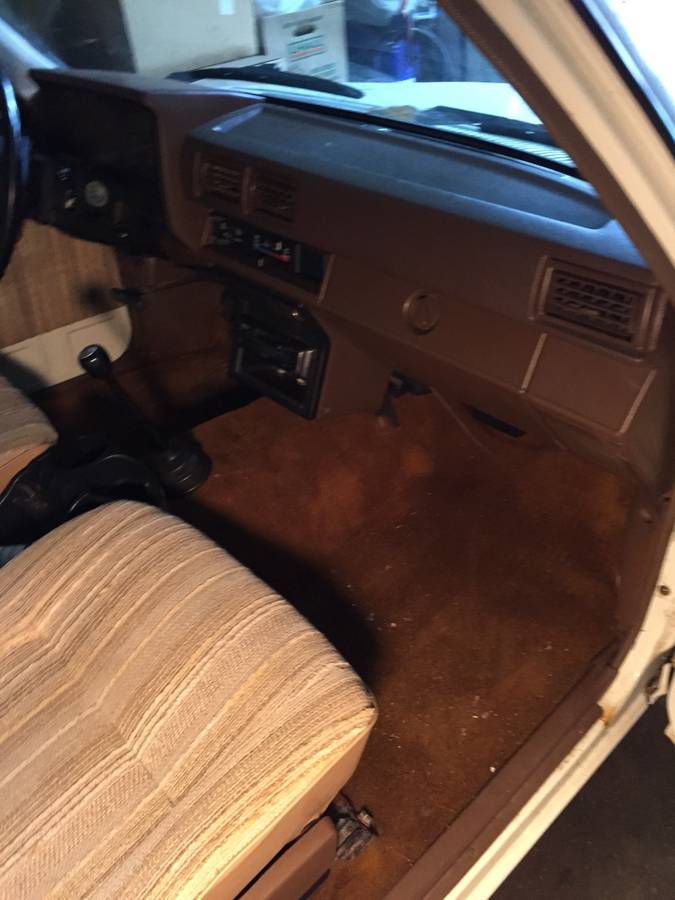 Toyota-dolphin-1984-white-18
