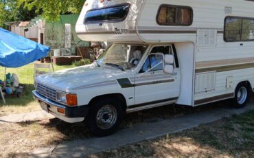 Toyota-dolphin-1984-white