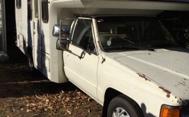 Toyota-dolphin-1984-white