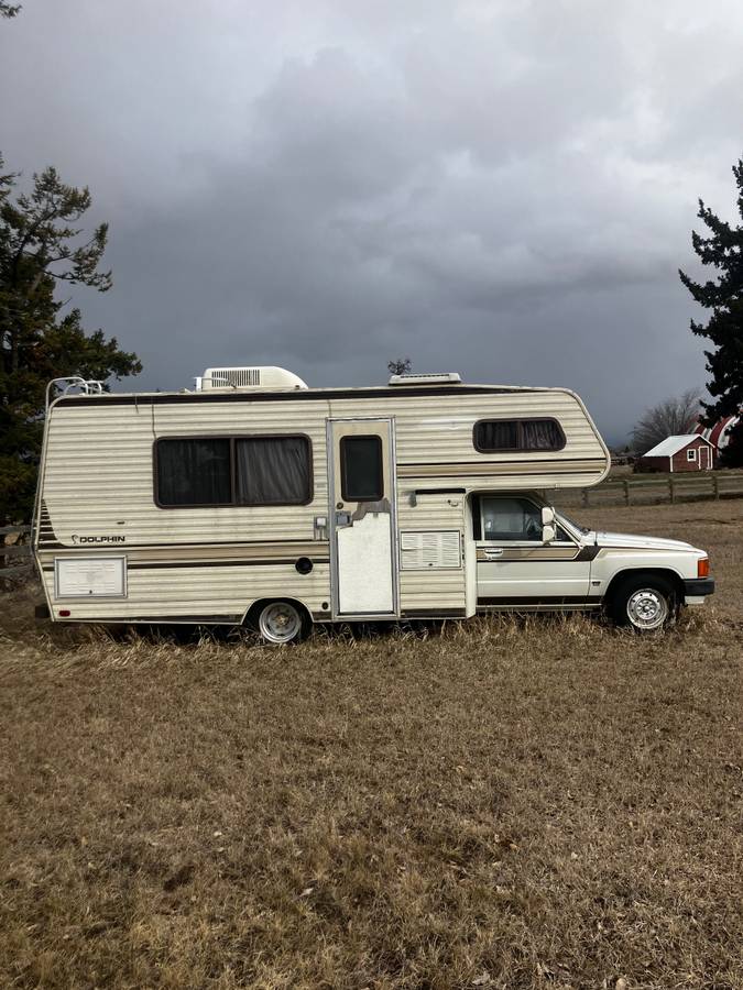 Toyota-dolphin-1985-1