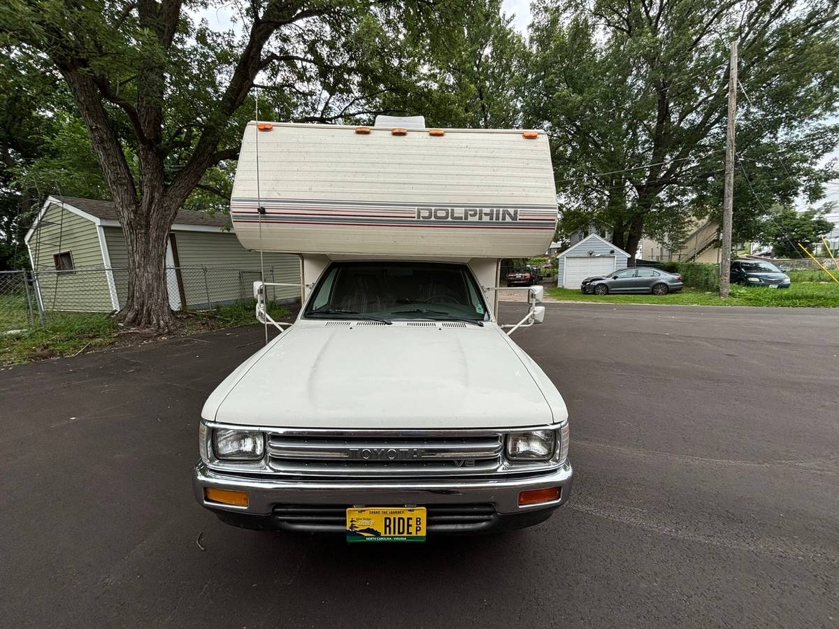 Toyota-dolphin-1989-1
