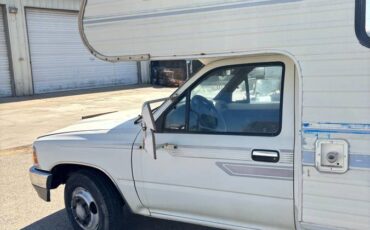 Toyota-dolphin-1992-white-6
