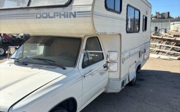 Toyota-dolphin-1992-white-8