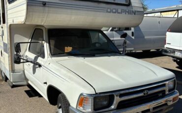 Toyota-dolphin-1992-white-9