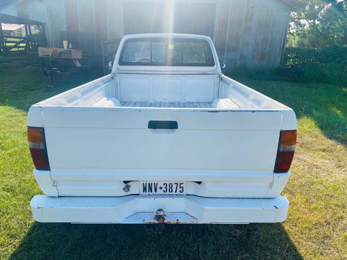 Toyota-dually-1987-white-11