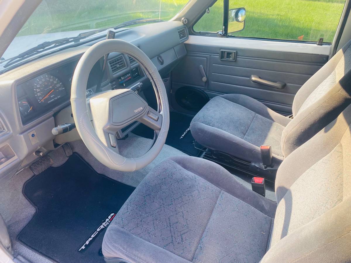 Toyota-dually-1987-white-16