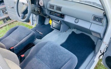 Toyota-dually-1987-white-17