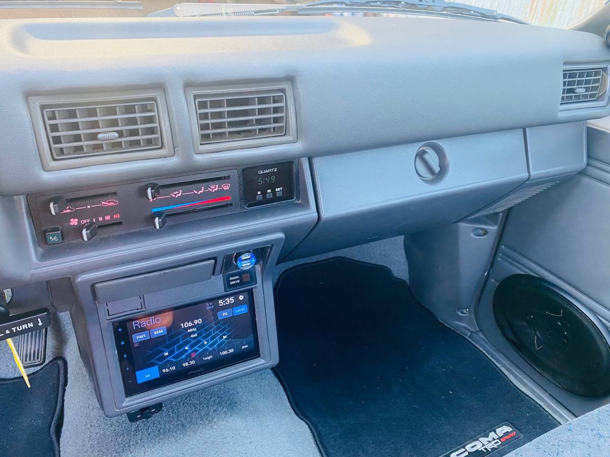 Toyota-dually-1987-white-19