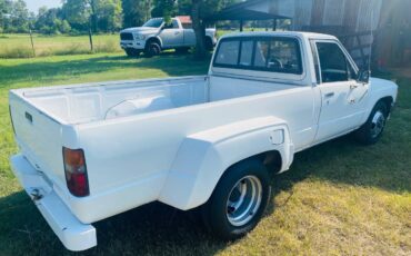 Toyota-dually-1987-white-2