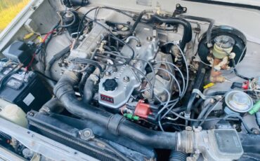 Toyota-dually-1987-white-20