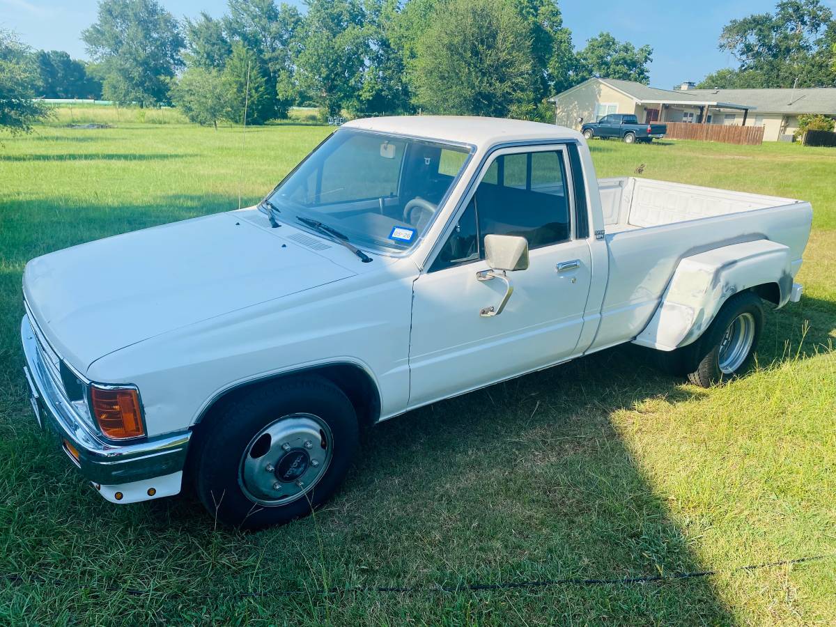 Toyota-dually-1987-white-27
