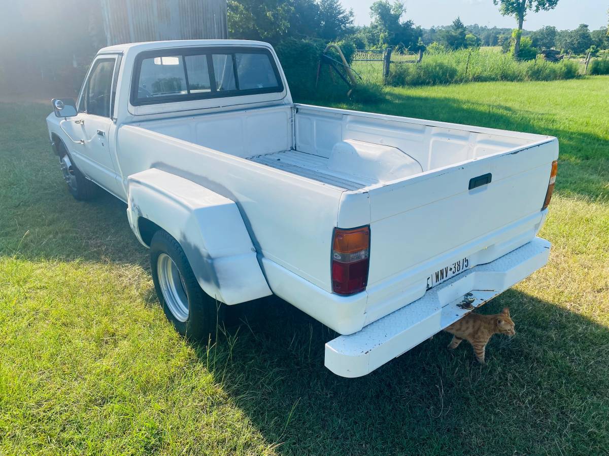 Toyota-dually-1987-white-5