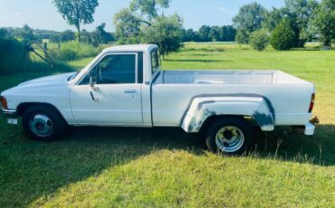 Toyota-dually-1987-white-6