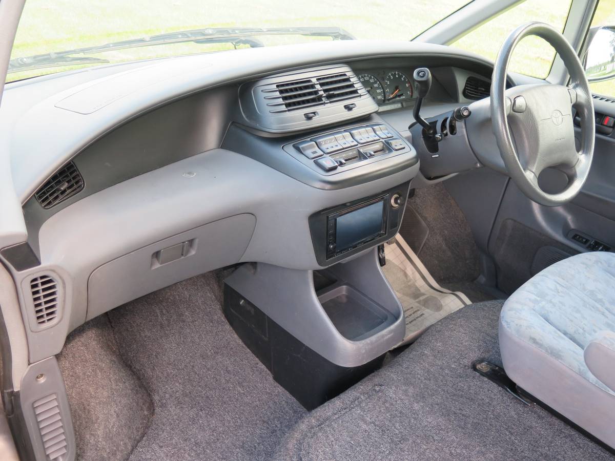 Toyota-estima-previa-1992-grey-19