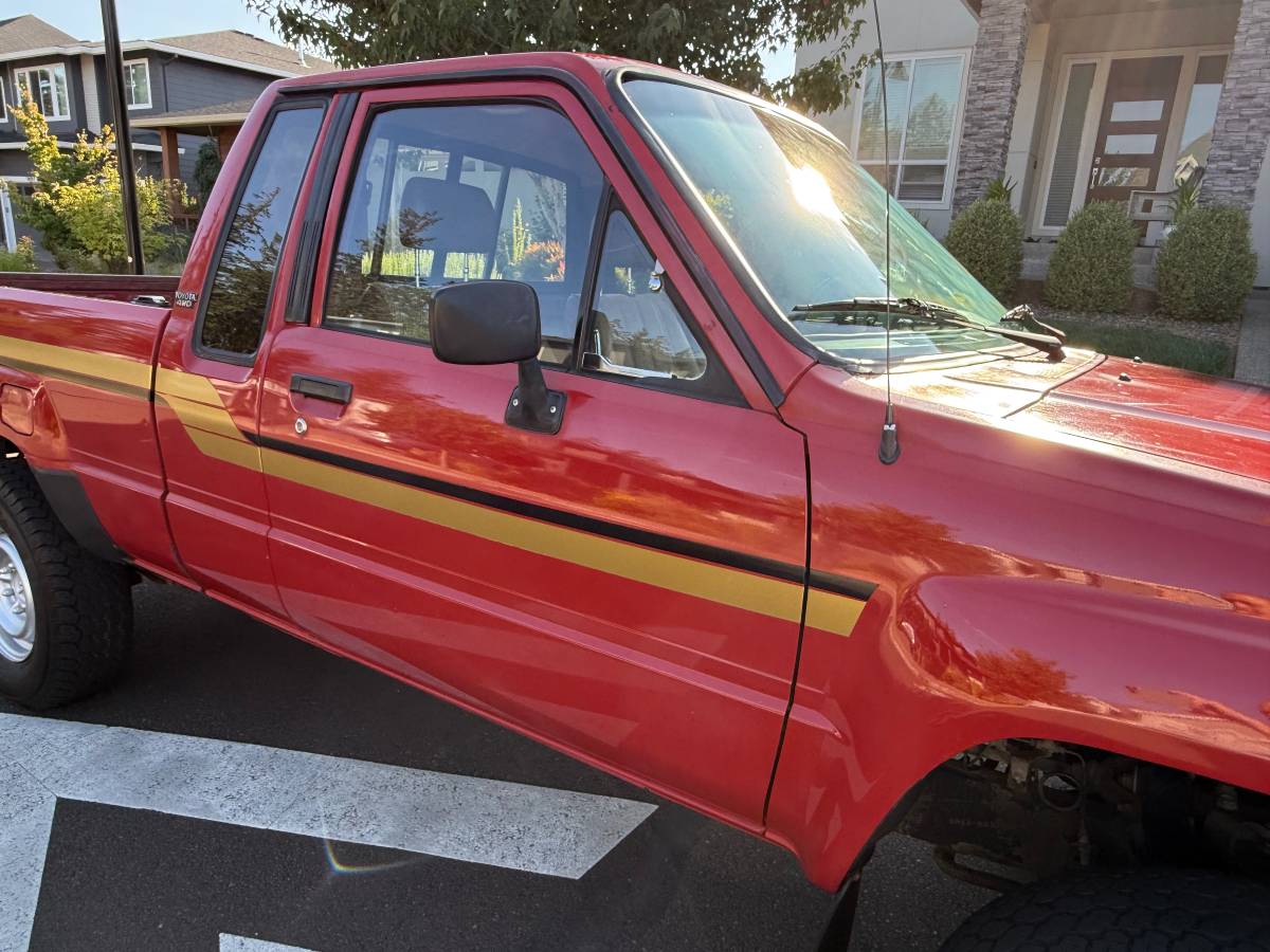 Toyota-ext-cab-22r-4x4-1986-red-12