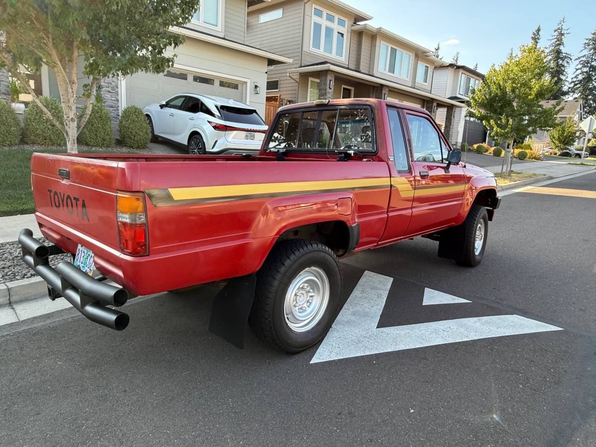 Toyota-ext-cab-22r-4x4-1986-red-3