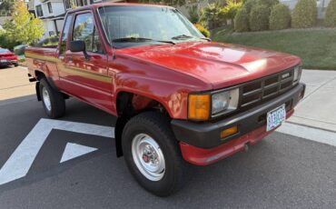 Toyota-extended-cab-4x4-1986-red-1