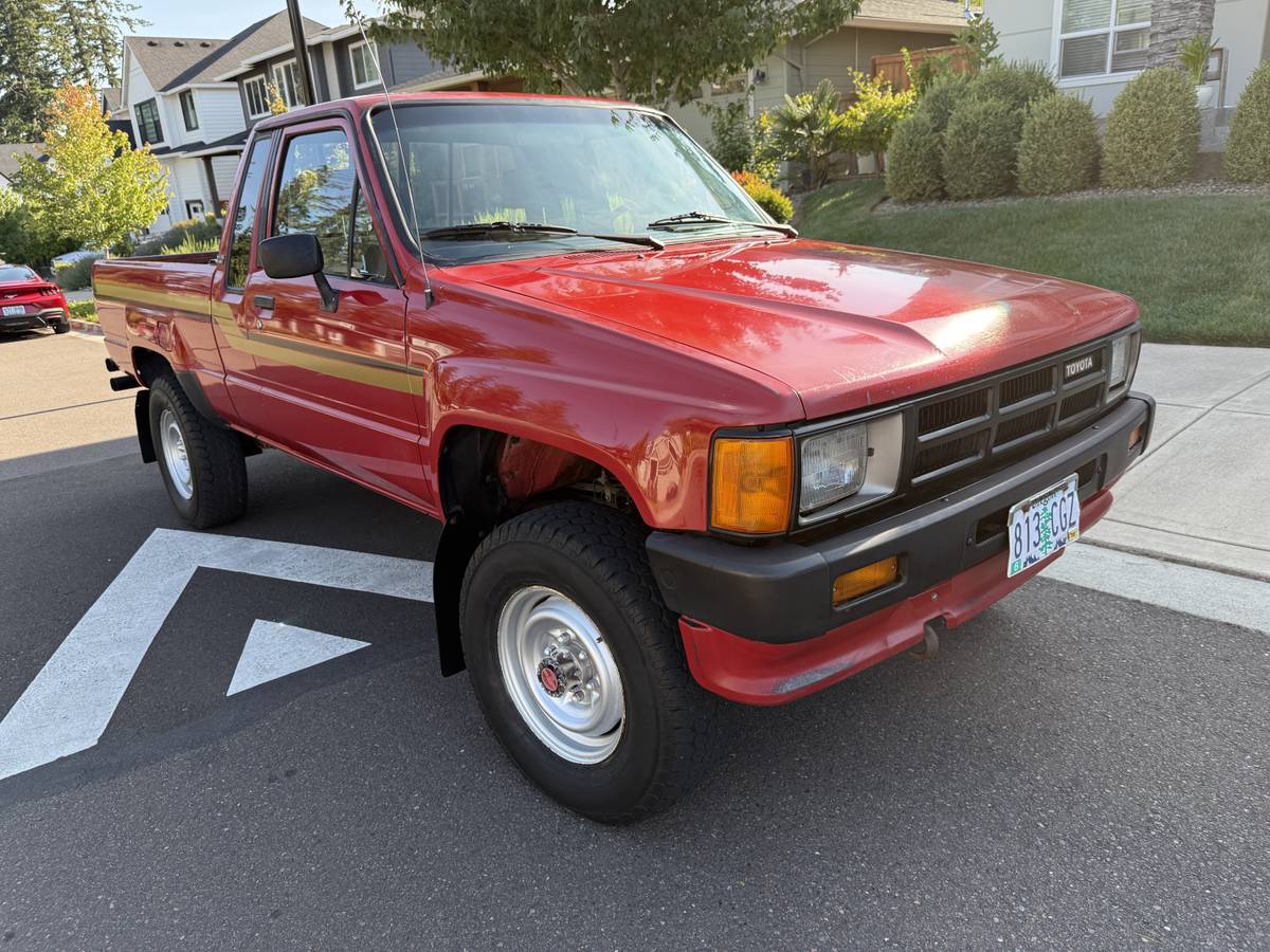 Toyota-extended-cab-4x4-1986-red-1