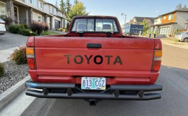 Toyota-extended-cab-4x4-1986-red-10