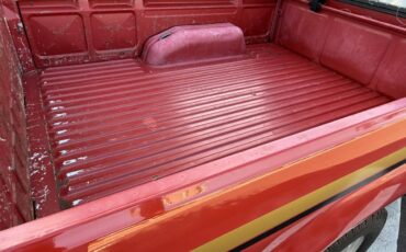 Toyota-extended-cab-4x4-1986-red-11