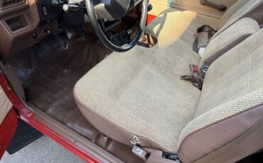 Toyota-extended-cab-4x4-1986-red-14