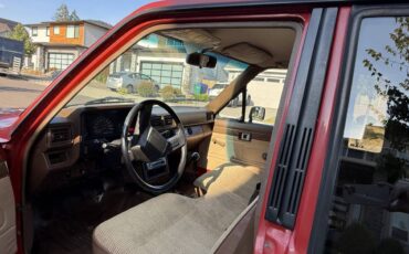 Toyota-extended-cab-4x4-1986-red-15