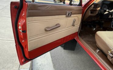Toyota-extended-cab-4x4-1986-red-16