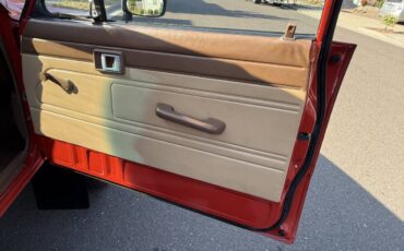 Toyota-extended-cab-4x4-1986-red-17