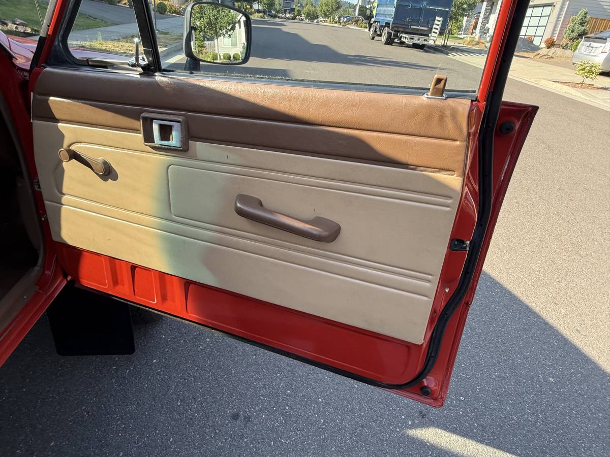 Toyota-extended-cab-4x4-1986-red-17
