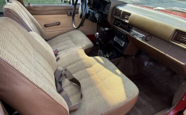 Toyota-extended-cab-4x4-1986-red-3
