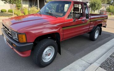 Toyota-extended-cab-4x4-1986-red