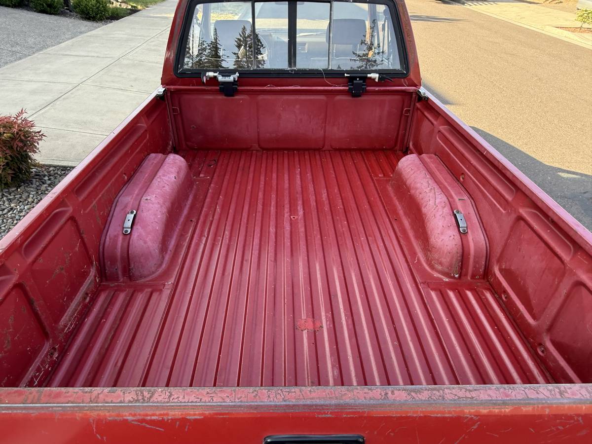 Toyota-extended-cab-4x4-1986-red-6