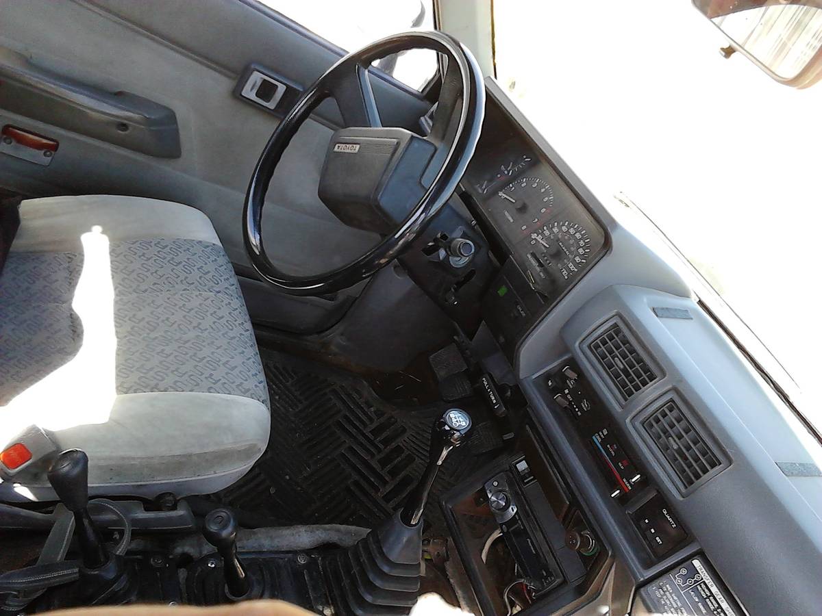 Toyota-extra-cab-1985-4